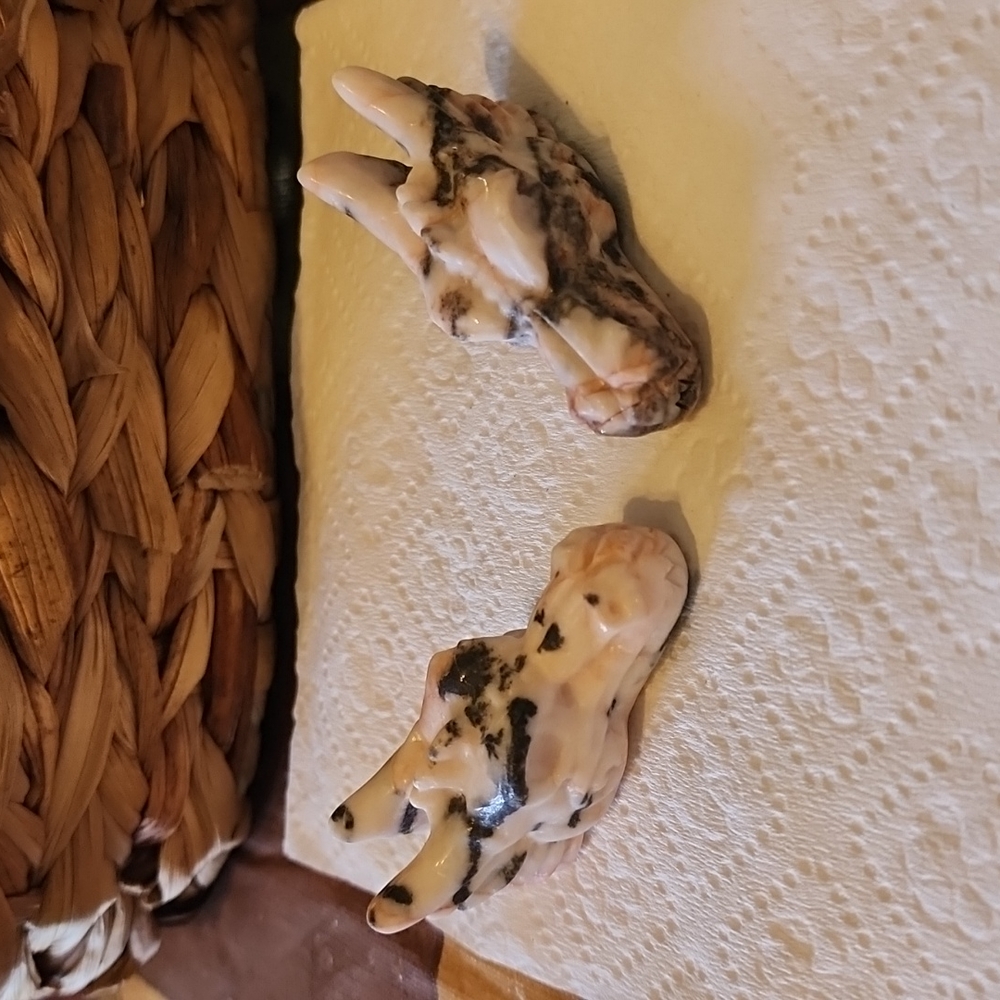 2 small dragon heads